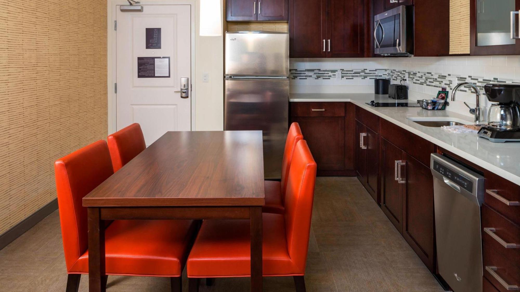 Hotel By Marriott South Bartram Park 3*