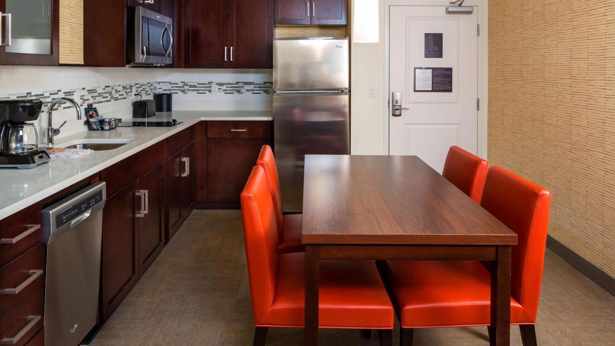 Hotel By Marriott South Bartram Park 3*
